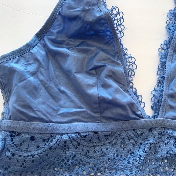 VICTORIAS SECRET Sky Dusty Blue Lace Crochet Triangle Bralette No Padding Small - Picture 6 of 10
